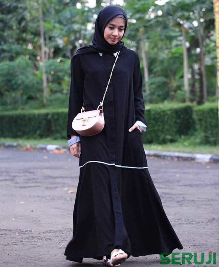 kombinasi hijab warna hitam voal motif