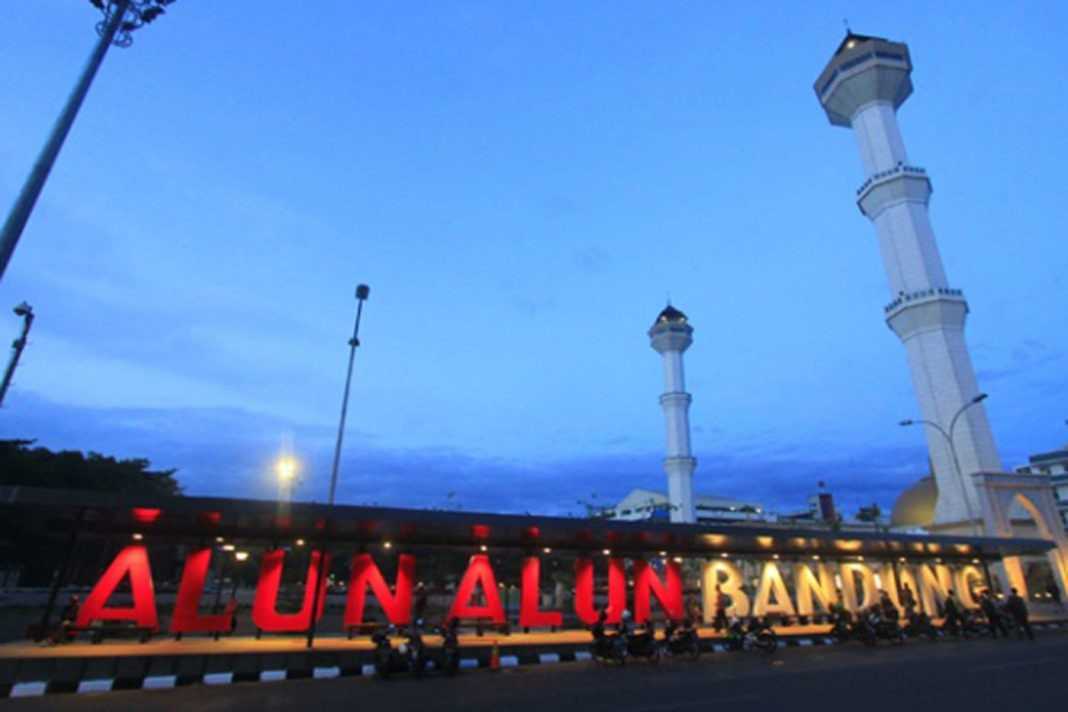 Alun Alun kota Bandung — SERUJI