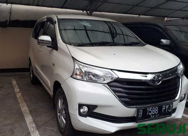  Mobil  Avanza  Diberondong Tembakan Oleh OTK  SERUJI