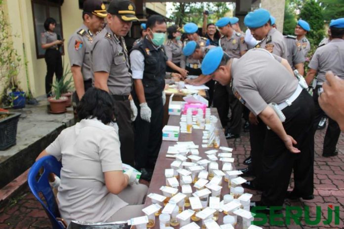 Tes urine di Polda Sumut Tes urine