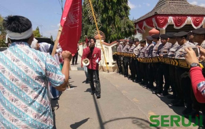 IMM Unjuk Rasa IMM Unjuk Rasa