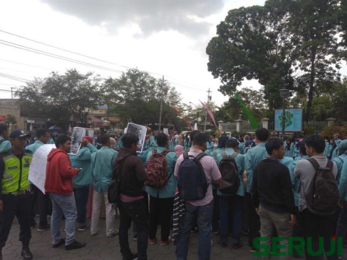 Aksi solidaritas mahasiswa UNS Aksi solidaritas mahasiswa UNS