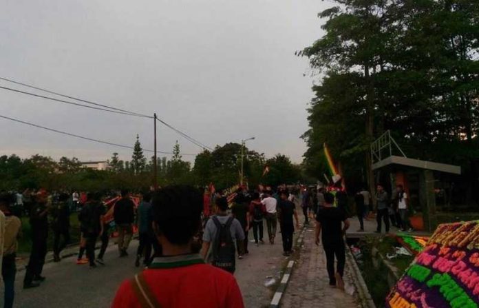 bentrok mahasiswa bentrok mahasiswa Unri