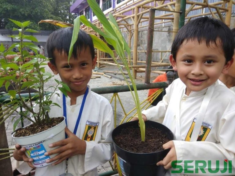  Sekolah  Dasar di  Sleman Kenalkan Siswanya Tanaman  Obat 