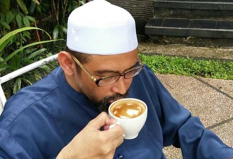 KH Luthfi Bashori