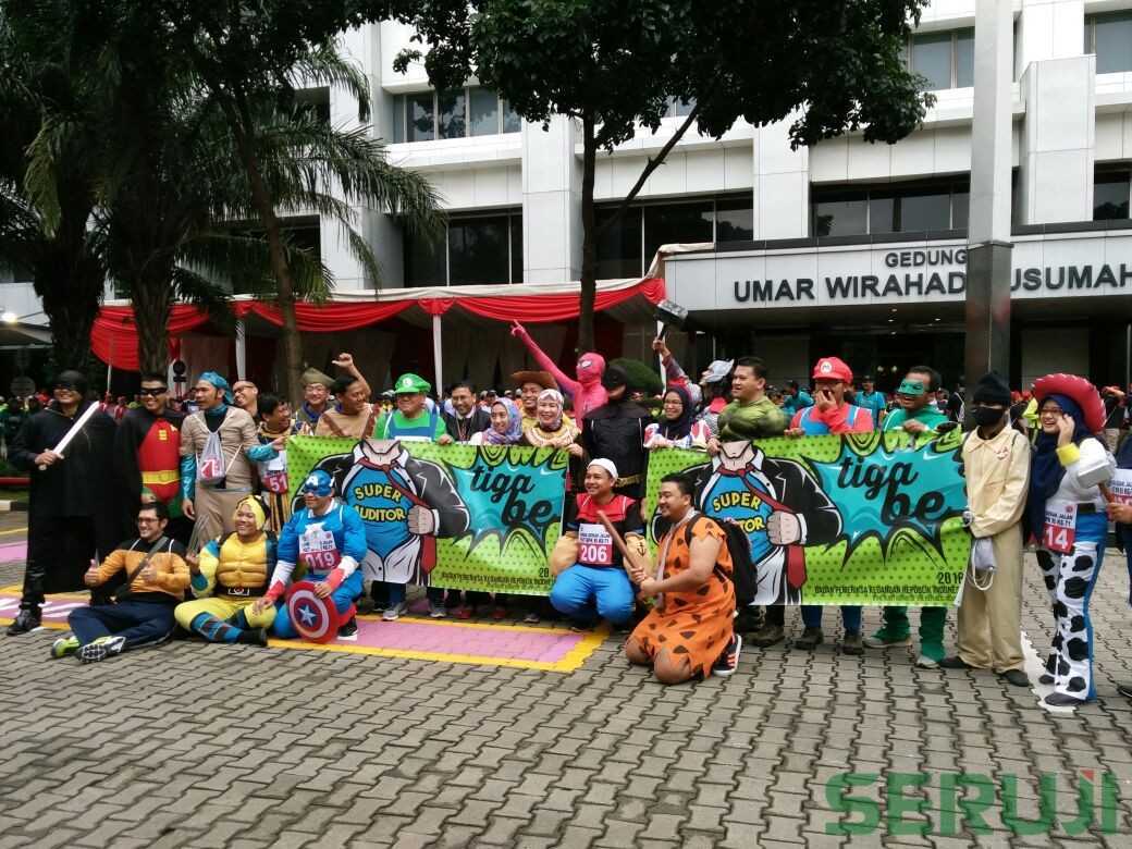 Super Hero Meriahkan Gerak  Jalan  HUT  BPK RI   SERUJI