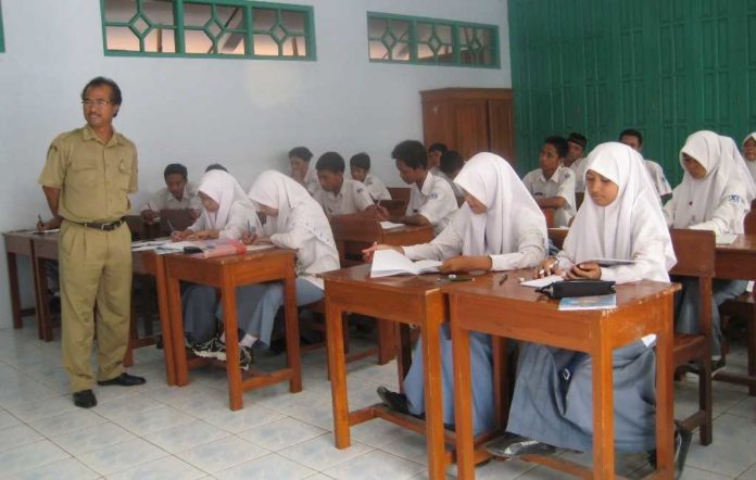 Guru SMA/SMK Lampung Berharap Diperhatikan — SERUJI