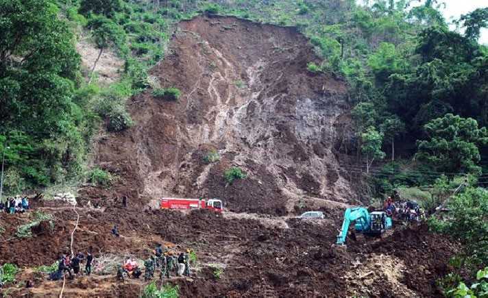 Tanah Longsor Terjadi Di Sejumlah Kawasan Kota Ambon - SERUJI