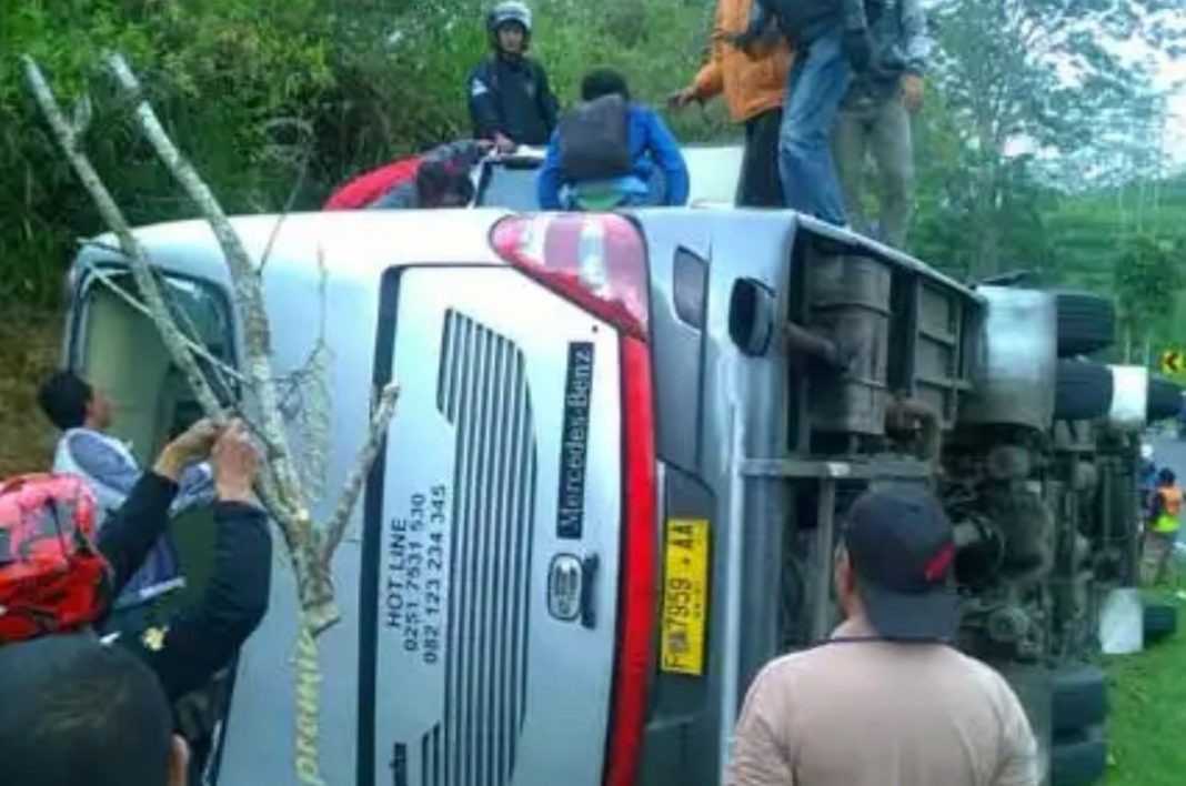 Kecelakaan Bus Tanjakan Emen, Sopir Bus Selamat — SERUJI