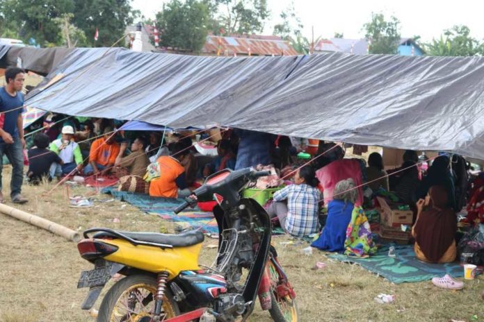 Korban Gempa Lombok Mengungsi